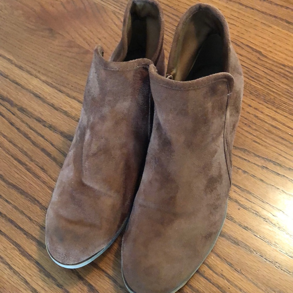Brown suede bootie